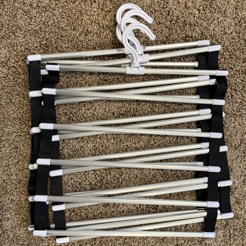 Space Saving Clothes Hangers,4 pack
Unused, like new